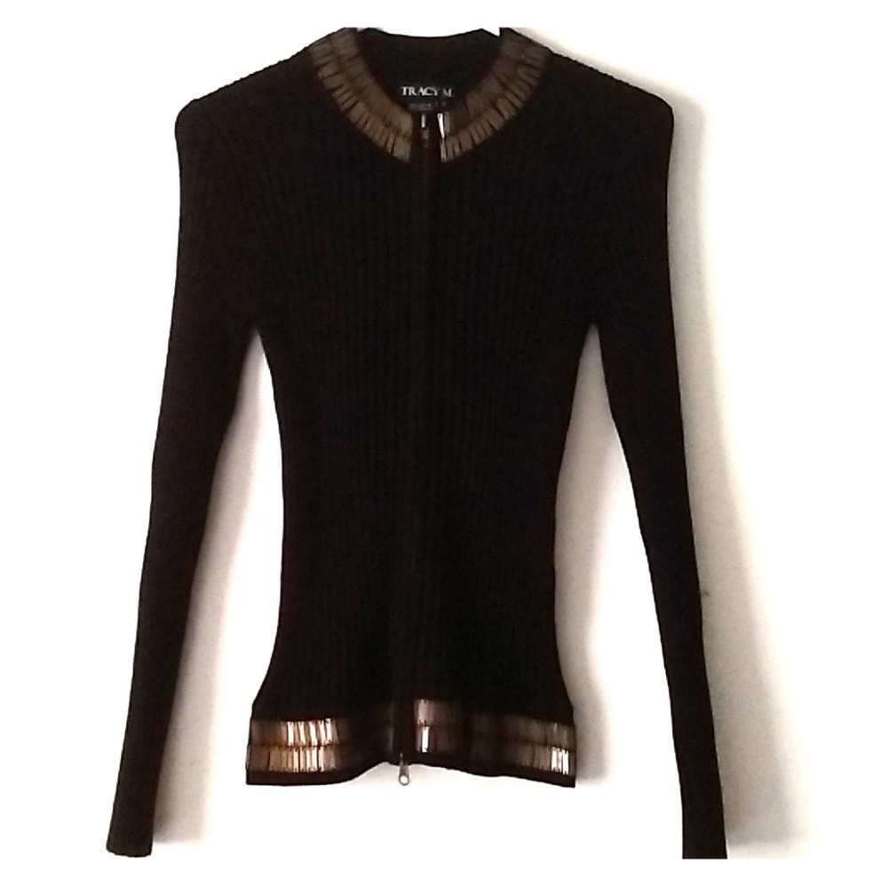 Tracy M straight sweater / neck and bottom gold